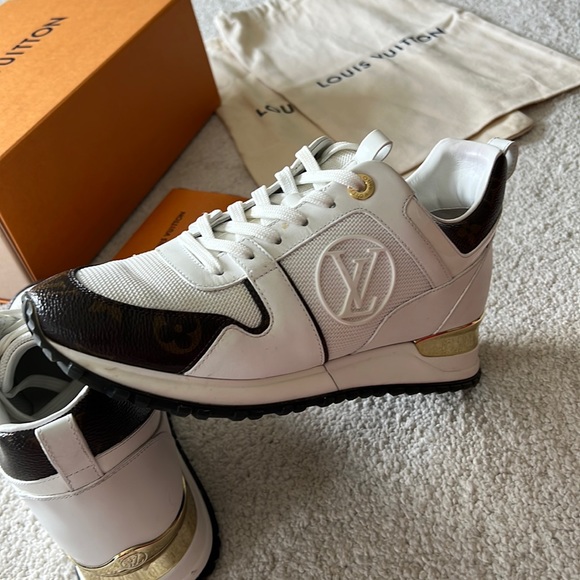 GENUINE Louis Vuitton Sneakers,worn once, perfect condition, with receipt,size 8 - Picture 2 of 5